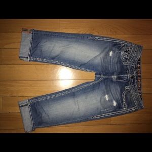 Distressed Capri length Jeans